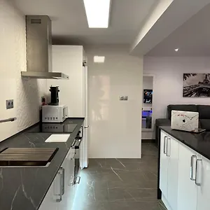 Espacioso De Diseno A 3 Min Renfe. Apartment